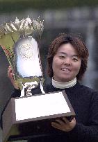 Fudo shoots 68 to secure 4th season title at Itoen Ladies